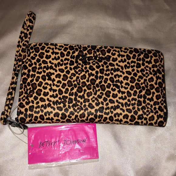 Betsey Johnson Leopard Print Faux Leather Zip Around Continental Wallet NWT - Picture 15 of 16